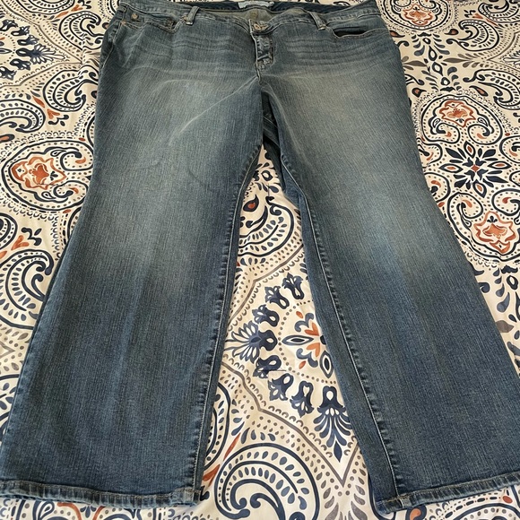 🤠🤠Torrid Jeans-Size 24S Boot Cut 🤠🤠